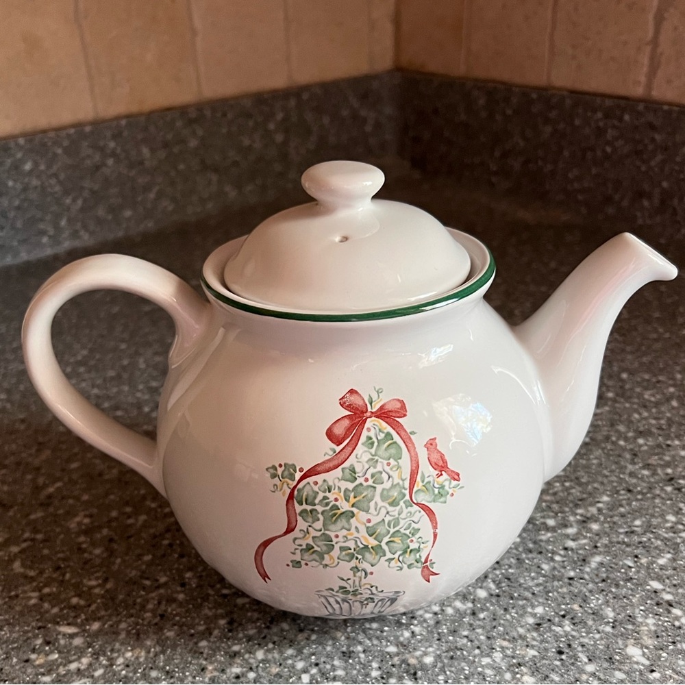 Corelle Coordinates Callaway Holiday 1 Quart Teapot 🫖- Vintage 1999 - NIB